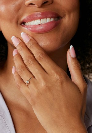 Lucardi, STATEMENT - Ring - gold-coloured white