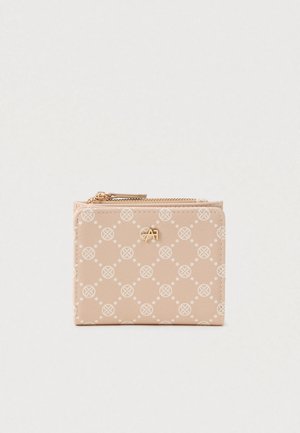 Beige compacte portemonnee met rits, versierd met een subtiel cirkelpatroon en een klein geometrisch logo in goudkleur aan de voorkant.