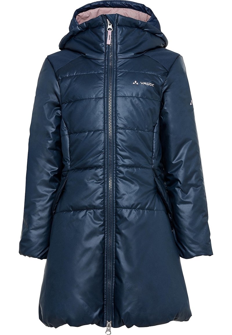 Manteau matelassé bleu marine avec fermeture éclair, capuche et motif matelassé. Comprend des poches latérales et un logo sur le haut à gauche.