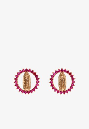 Arany fülbevalók, középen vallási alakzattal, kör alakú, rózsaszín drágakövekkel keretezve, hegyes díszítésekkel.
