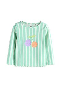 Grøn- og hvidstribet langærmet skjorte med grafik af to smilende frugter—en lilla og en orange—fikseret med et lysegrønt blad.