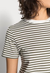 Selected Femme T-shirt estampada - kalamata