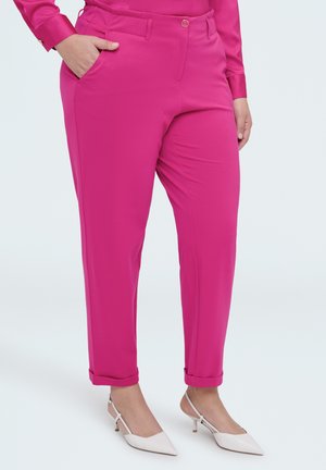 - Spodnie materiałowe