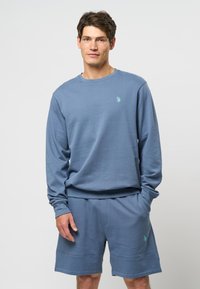Blauwe sweatshirt en short set van een katoenmix. De sweatshirt heeft een ronde halslijn en een enkele logoprint; de shorts hebben een elastische tailleband.