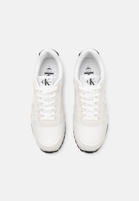 Calvin Klein Jeans TOOTHY RUNNER IRREGULAR LINES - Joggesko - white