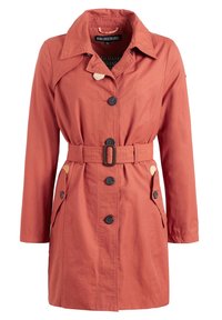 Trench-coat ceinturé couleur rouille avec boutons noirs, manches longues, large col et poches à rabat des deux côtés.
