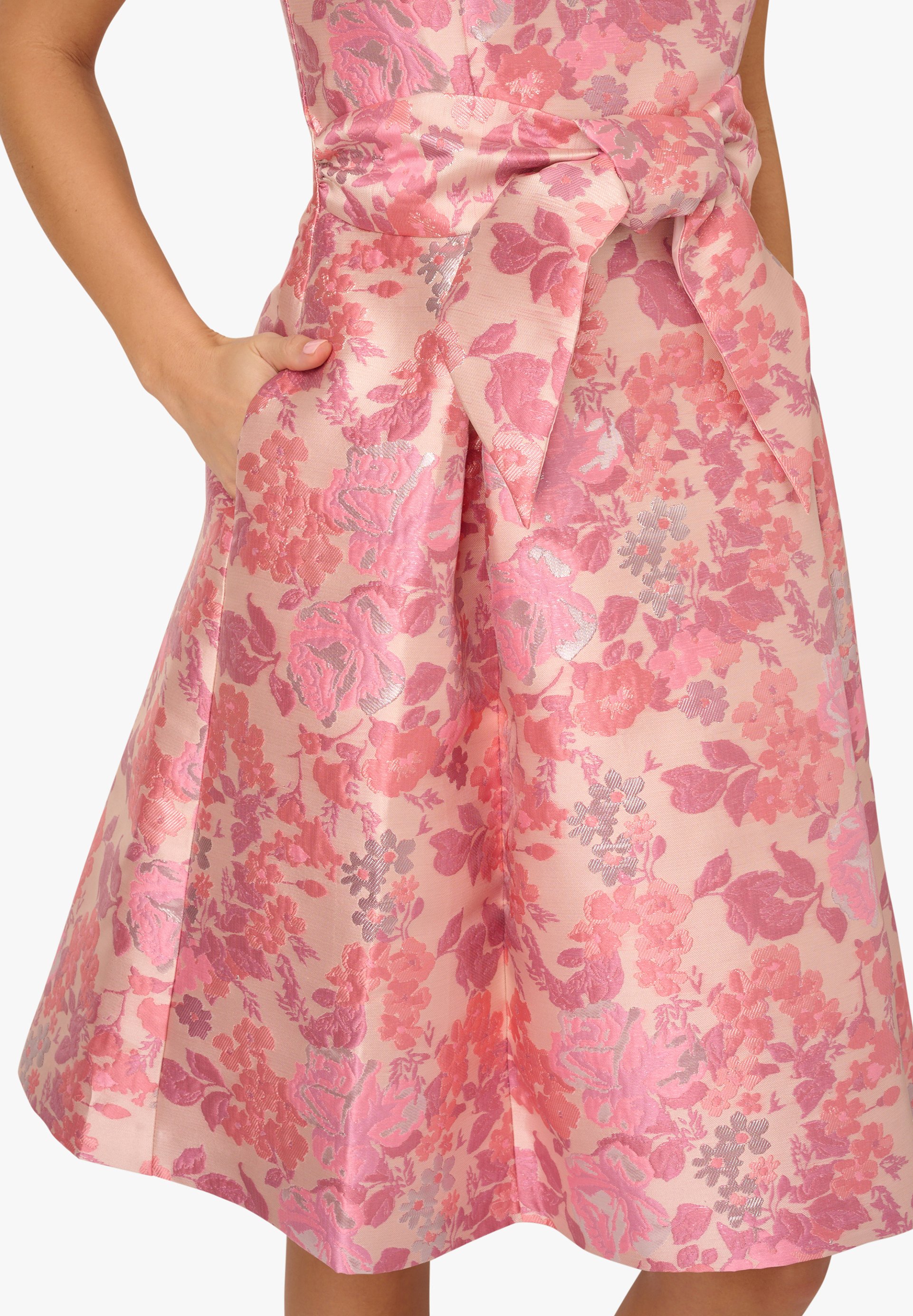 【海外限定】AdriannaPapell ドレス☆Pink Sleeveless Tie Front Sleeveless Pleated Dress With Self Tie Waist In Hot Pink