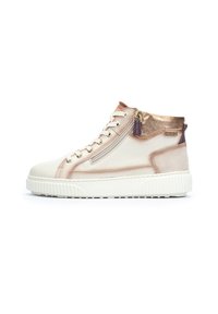 Zapatilla alta con parte superior de cuero crema, detalles en acero rosa metálico, cremallera dorada y suela de goma blanca texturizada. Presenta un diseño en dos tonos.