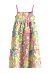 Robe florale colorée avec bretelles roses, corsage smocké et volants superposés. Présente de grands motifs de feuilles et de fleurs vibrants.