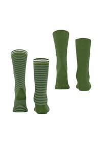 Zwei Paare von grünen Socken bis zur Mitte der Wade, eines mit horizontalen hellgrünen Streifen, das andere einfarbig grün mit einem kleinen Logo nahe der Spitze.