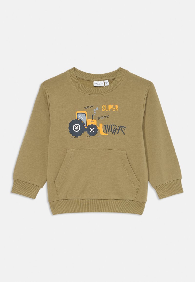 Felpa color khaki con maniche lunghe, dotata di tasca anteriore e grafica di un trattore gialla e blu con il testo "SUPER" e "VROOMM!!!".