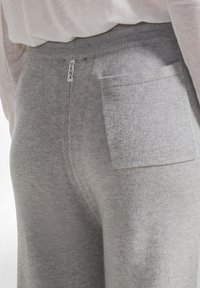 Unausgewählt, grey