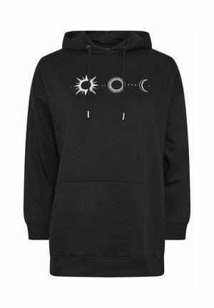 Zwarte hoodie van zacht materiaal met een voorvak, met een graphic van de zon, maan en eclips in het wit over de borst.