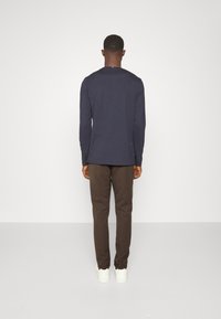 Les Deux COMO SUIT PANTS SEASONAL - Calças - coffee brown
