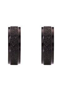 Bague noire avec une surface texturée ; les bords lisses contrastent avec la section médiane rugueuse et brillante. Forme ronde, fabriquée en métal ou un matériau similaire.
