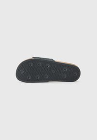 Thumbnail Image 5