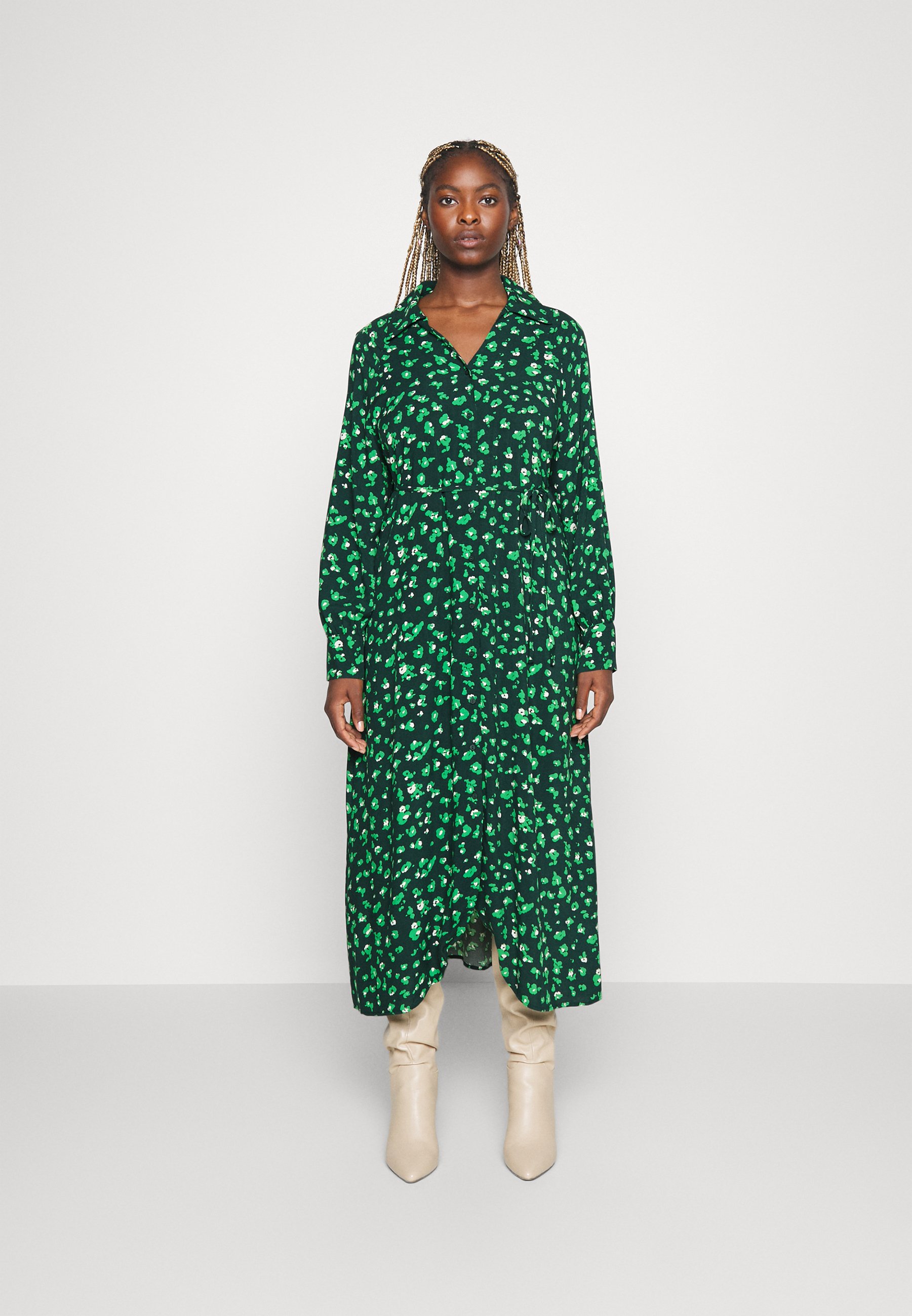 ONLY Carmakoma CARRIELLE DRESS - Jurk - pine grove/abstract leo/groen -  Zalando.nl