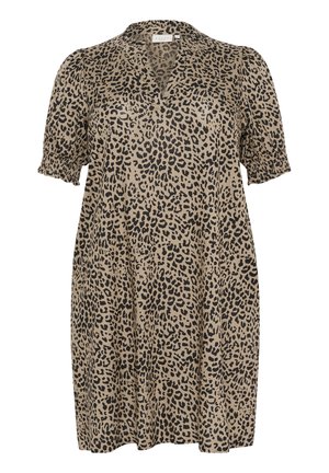 Sukienka w nadruk panterki wykonana z lekkiego materiału, z dekoltem w kształcie litery V, krótkimi bufiastymi rękawami oraz luźnym krojem i lekko rozkloszowanym dołem.