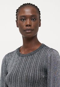 Vero Moda Tall VMTALIA O NECK  - Pulóver - black/silver-coloured