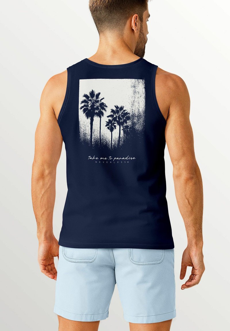Marinefarbener Tanktop mit einem weißen Palmenmotiv und dem Schriftzug "Bring mich ins Paradies". Aus leichtem Baumwollmaterial mit lässiger Passform.