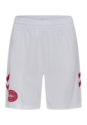 Weiße Sportshorts mit elastischem Bund, roten Chevron-Streifen an den Seiten und einem roten runden DBU-Logo am linken Bein.