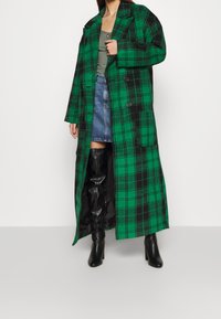 Missguided Abrigo clásico - green