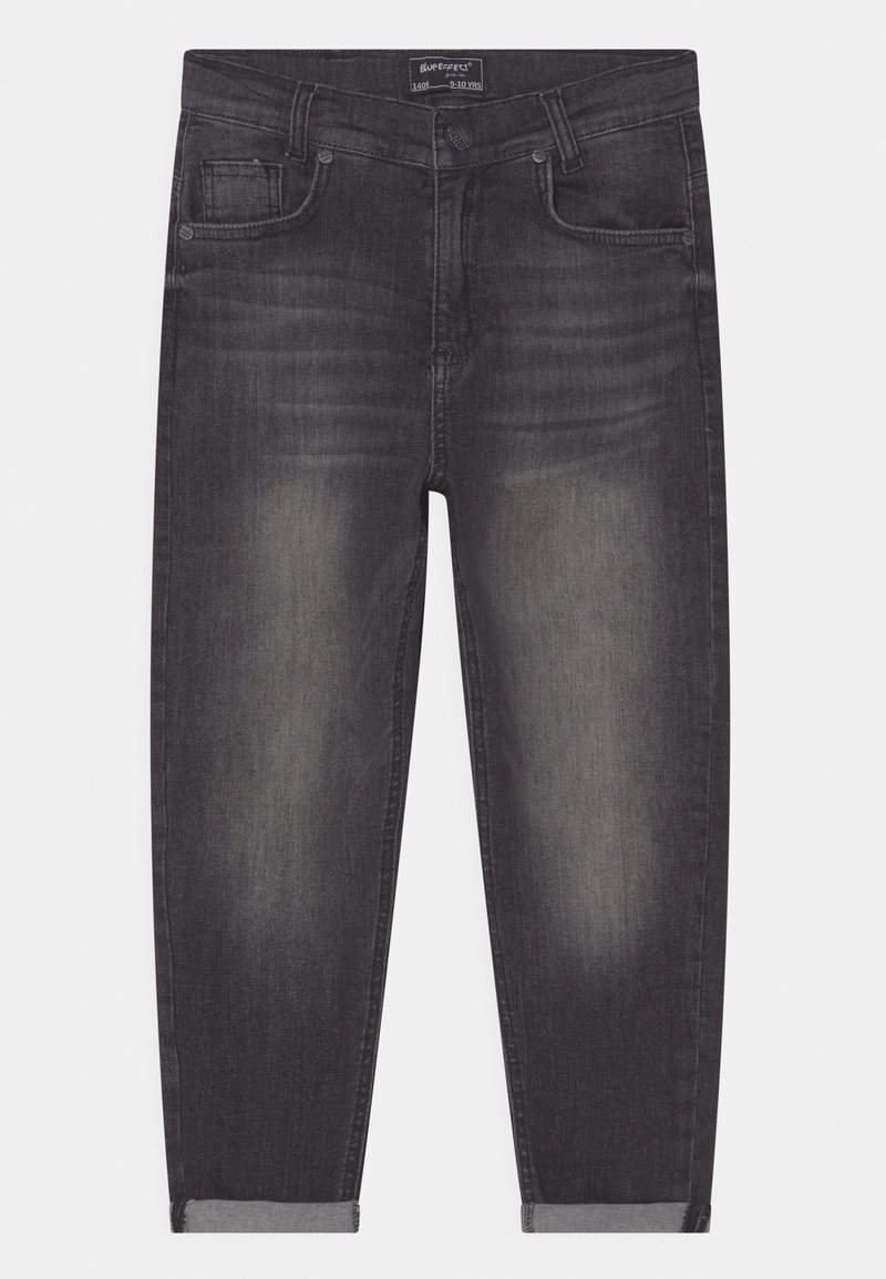 Jean en denim gris avec une coupe fuselée, comprenant cinq poches, un délavage subtil et des ourlets retroussés au bas pour un style décontracté.