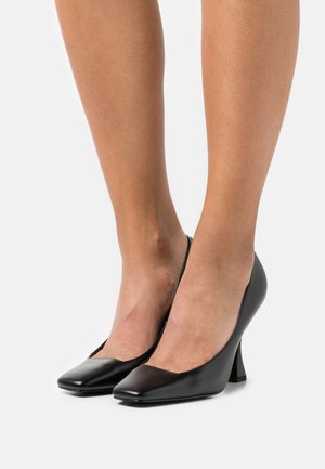 Versace Jeans Couture, Escarpins à talons hauts - black