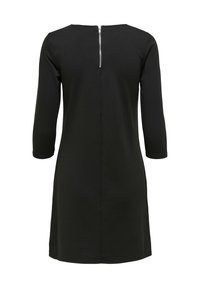 Robe noire longueur genou avec manches trois-quarts et une fermeture éclair argentée visible à l'encolure dos sur fond blanc.