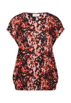 Rövid ujjú felső könnyű anyagból, piros és fekete állatmintás mintával, kerek nyakkivágással és ráncolt aljjal.
