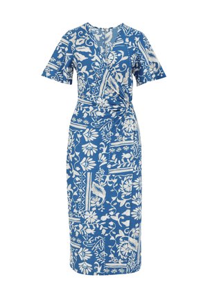 Blauwe wikkeljurk met korte mouwen, voorzien van een wit bloemen- en geometrisch patroon, gemaakt van textuurstof. Jurk tot op de knie.