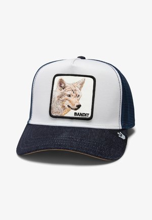 Gorra de camionero con un panel frontal blanco y parte trasera de malla azul marino, que presenta un gráfico de lobo bordado y el texto "BANDIT" en una etiqueta cuadrada.