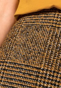 HALLHUBER Gonna a campana - yellow