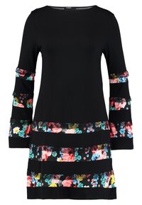 Svart klänning med långa ärmar, med blomsterprydda detaljer i flera färger. Rynkad design med ränder på ärmar och fåll.