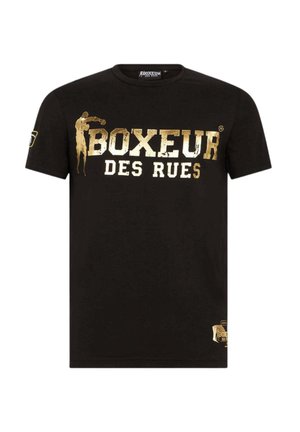 T-shirt in cotone nero con scritta dorata "BOXEUR DES RUES" e una silhouette di pugile, con un'etichetta decorativa sul lato inferiore.