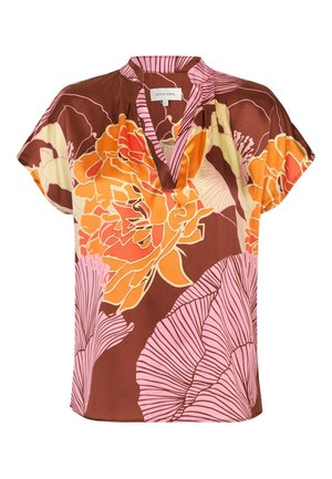 Kortärmad brun blus med stora orange och rosa blommönster, med V-ringning och en flödande design. Slät, lättviktig tyg.