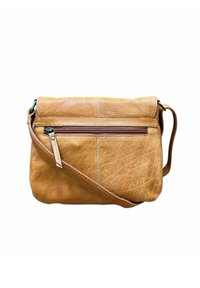 Vaahto tan-punainen olkalaukku, jossa on vetoketjullinen etutasku, suorakulmainen muoto, pehmeä pinta ja säädettävä hihna. Siinä on myös brodeerattuja yksityiskohtia.