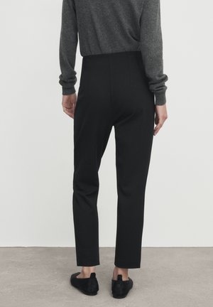 Massimo Dutti, Spodnie materiałowe