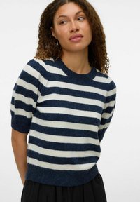 Maglione a righe con strisce alternative blu navy e bianche, maniche corte a palloncino e scollatura rotonda; realizzato in filato morbido.