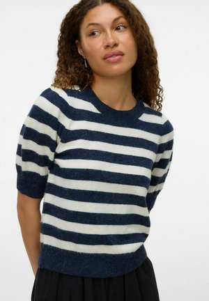 Pull en tricot rayé présentant des rayures alternées bleu marine et blanches, des manches courtes bouffantes et un col rond ; fabriqué en fil doux.