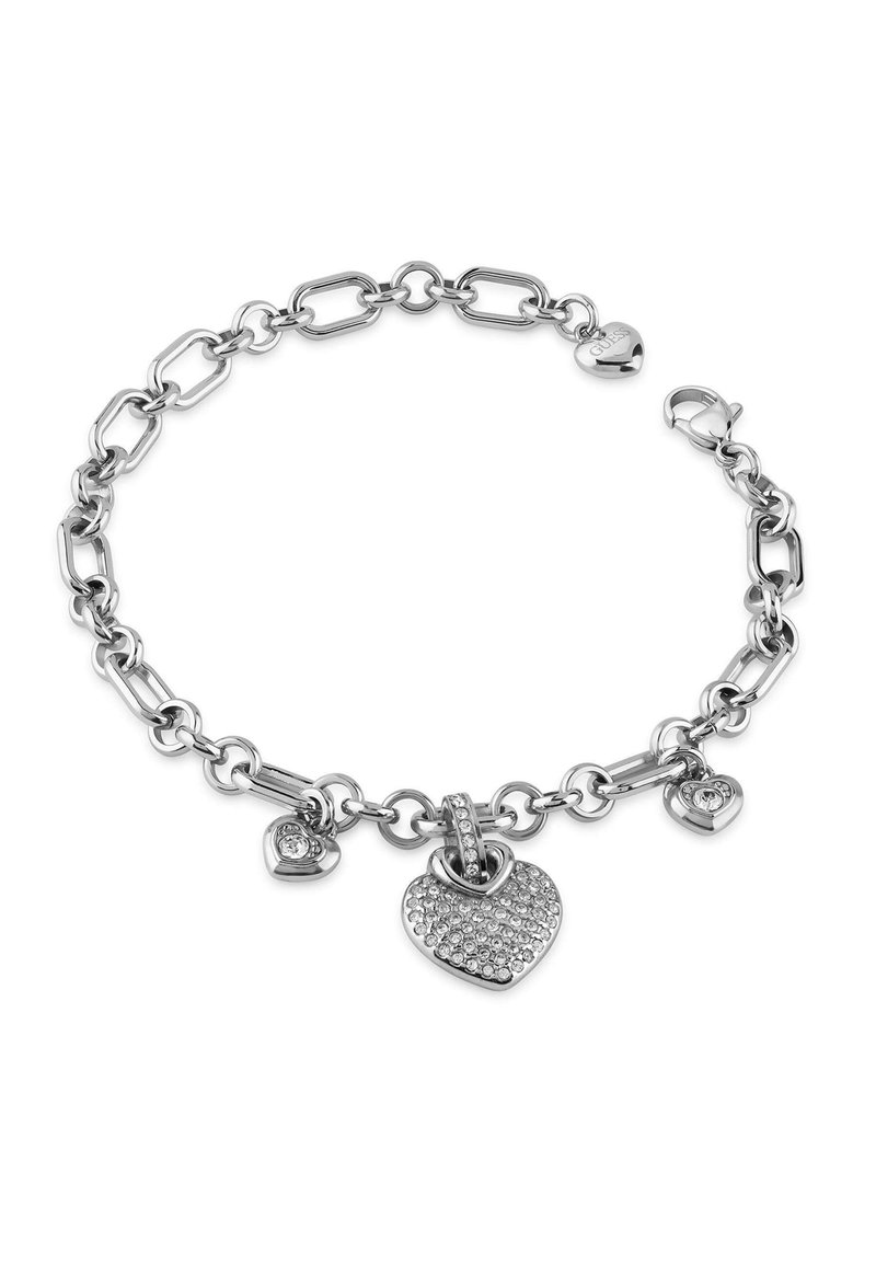 Bracciale in argento con maglie ovali e rotonde alternate, con due ciondoli a forma di cuore, uno decorato con cristalli trasparenti.