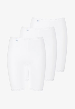 Drei Paare von weißen Shorts mit glatter Textur und Spitzenbesatz am Saum. Jedes Paar hat ein dezentes Logo am Bund.