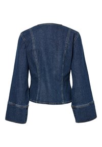 Tume sinine teksajakk lühendatud lõikega, laiade kellukakujuliste varrukatega, struktuurseid õmblustega ja kontrastse õmblusniitidega. Tagantvaade.