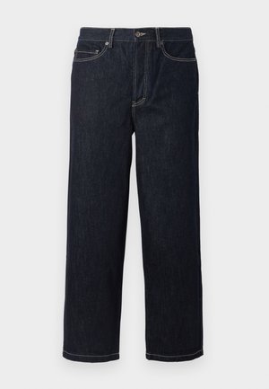 Jeans in denim blu scuro a gamba dritta con cinque tasche e cuciture a contrasto bianche, chiusura con bottone e passanti per cintura.
