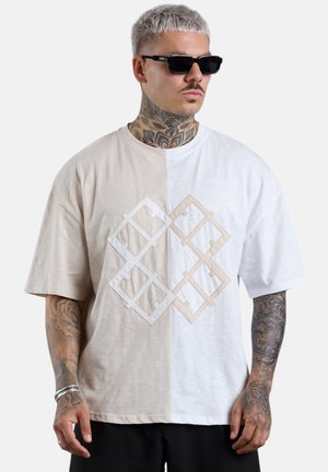ESTEEM, MONOGRAM OVERSIZED - T-Shirt print - white oat