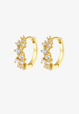 Boucles d’oreilles créoles en or ornées de pierres précieuses claires rondes regroupées, disposées de manière asymétrique le long de la courbe extérieure avant.