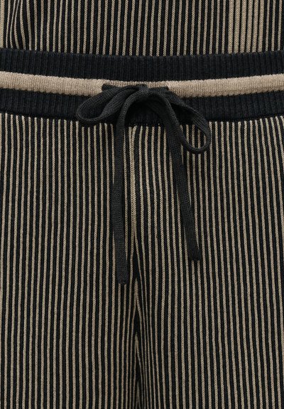 Πλεκτό ύφασμα με κάθετες μπεζ και μαύρες ρίγες, με μαύρο κορδόνι δεμένο σε φιόγκο στη ριμπ ζώνη μέσης.