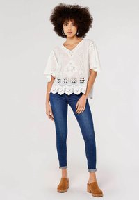 Apricot EMBROIDERED - Camicetta - white