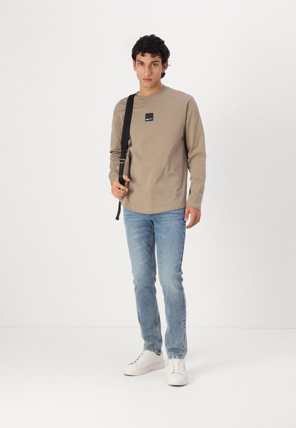 CURVED TEE - Long sleeved top - desert taupe2