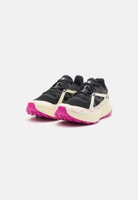 Salomon ULTRA FLOW - Laufschuh Trail - black/transparent yellow/rose violet